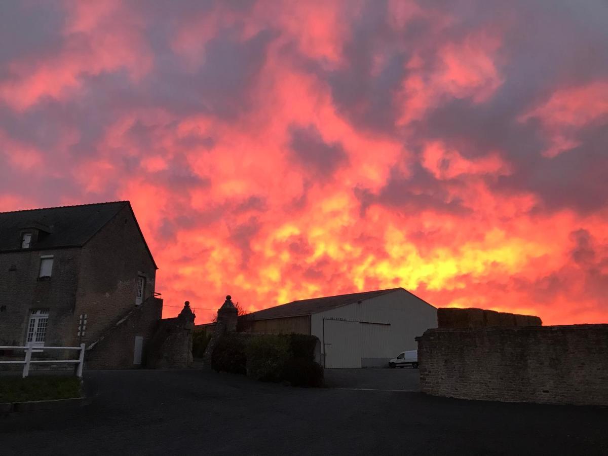 Grand Gite De La Ferme De La Tourelle Longues-sur-Mer Kültér fotó